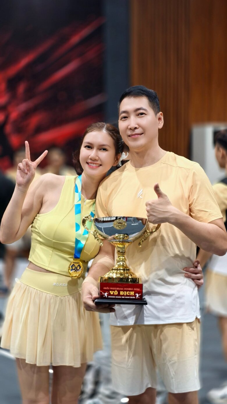 Sao Việt 24h: Nhã Phương - Trường Giang amp;#34;phát cẩu lươngamp;#34; ở nhà vườn nghìn m2; Thanh Hằng tậu xe hơn 5 tỷ mừng sinh nhật sớm - 11