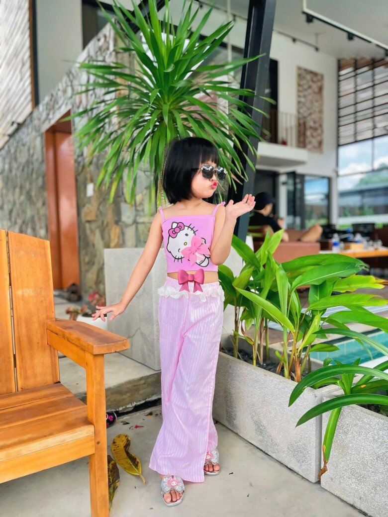 Sao Việt 24h: Nhã Phương - Trường Giang amp;#34;phát cẩu lươngamp;#34; ở nhà vườn nghìn m2; Thanh Hằng tậu xe hơn 5 tỷ mừng sinh nhật sớm - 6