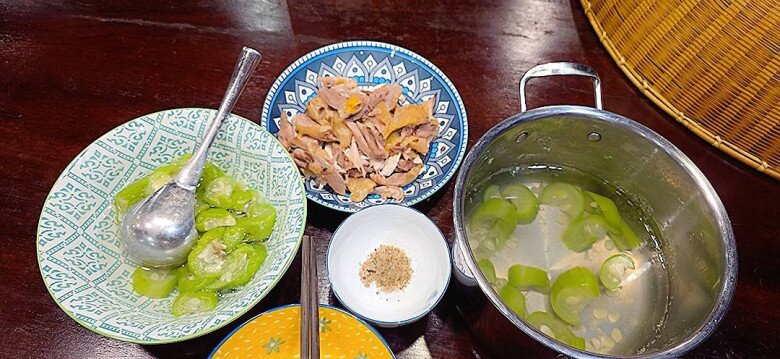 Những bữa cơm đêm giản dị của NSND Xuân Bắc.
