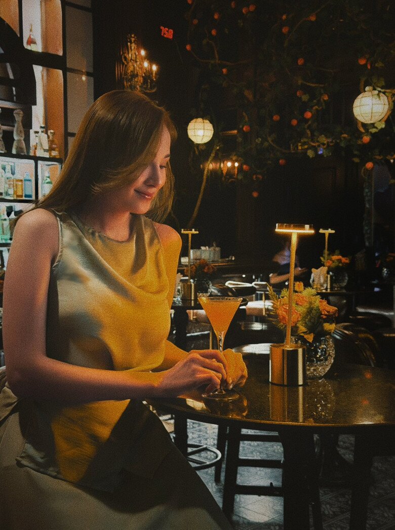 Sao Việt 24h: Nữ đại gia miền Tây chơi đàn như amp;#34;thần tiên tỷ tỷamp;#34; nhưng lộ đôi tay gân guốc, sinh 4 con dáng vẫn nuột nà - 11