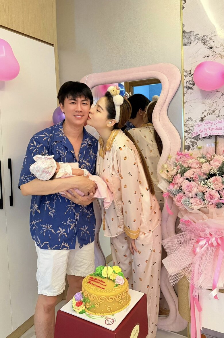 Sao Việt 24h: Phương Oanh bất ngờ đăng dòng trạng thái đầy suy ngẫm; Phạm Hương khoe 2 con trai vừa ngầu vừa điển trai - 7