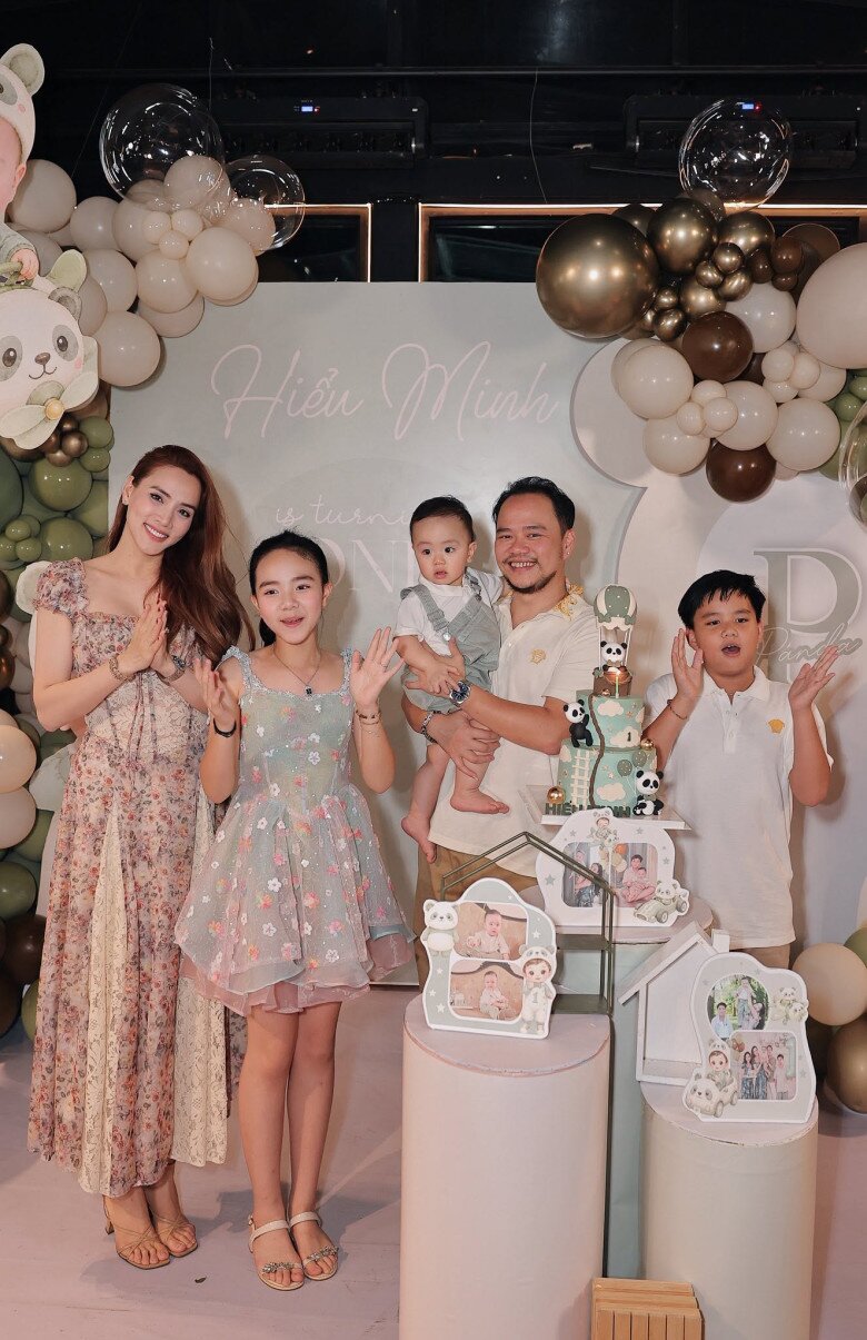 Sao Việt 24h: Phương Oanh bất ngờ đăng dòng trạng thái đầy suy ngẫm; Phạm Hương khoe 2 con trai vừa ngầu vừa điển trai - 9
