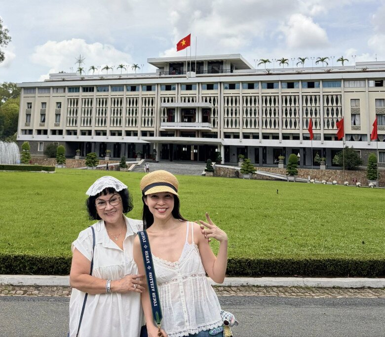 Sao Việt 24h: Thu Trang khoe con trai tuổi 14 đã cao hơn Tiến Luật; MC Mai Ngọc tiết lộ quý tử ngày ăn 7 cữ - 5