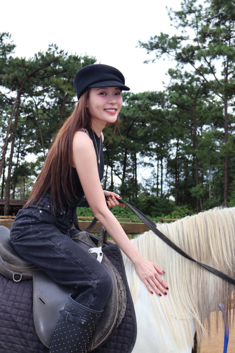 Sao Việt 24h: Thu Trang amp;#34;máchamp;#34; chồng chuyện 2 con gái sinh đôi ở nhà, Tiến Luật lập tức ra sân bay - 7