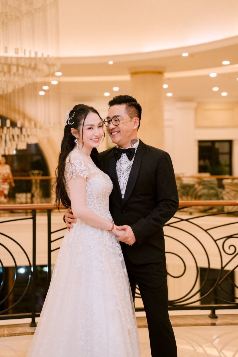 Sao Việt 24h: Tiến Luật khoe cặp sinh đôi, tiết lộ 2 bé là phiên bản mini của mình và bà xã Thu Trang - 11