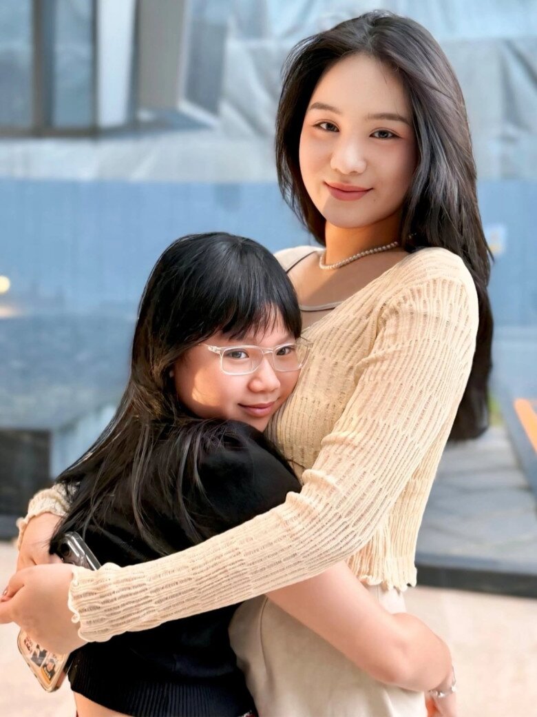NSND Trịnh Kim Chi gọi 2 ái nữ là cục vàng.