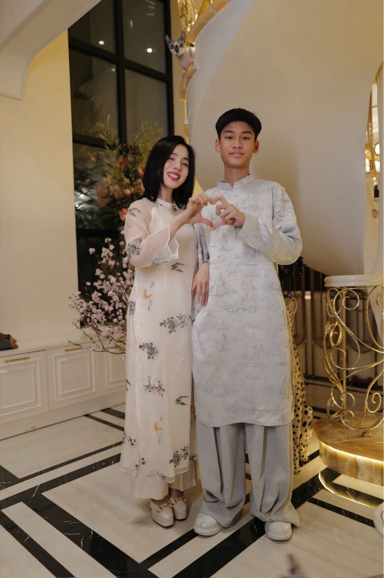 Sao Việt 24h: NSND Trịnh Kim Chi khoe 2 amp;#34;cục vàngamp;#34; cực phẩm, con gái đầu nhan sắc xinh đẹp mặn mà thừa hưởng từ mẹ - 12