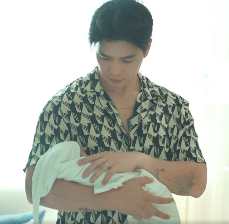 Ngô Thanh Vân gọi chồng là người bố tuyệt vời nhất của bé Gạo.