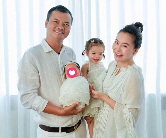 Gia đình nhỏ ấm áp của mỹ nhân bolero bên 2 cô công chúa xinh yêu.