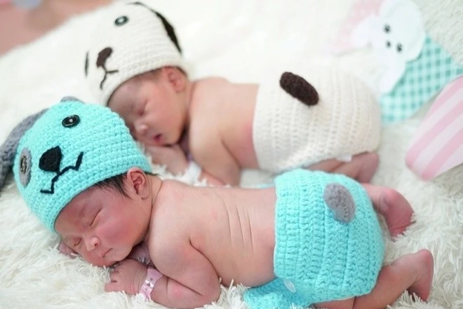 Hai bé chào đời khoẻ mạnh sau ca mổ lấy thai - Ảnh minh hoạ.