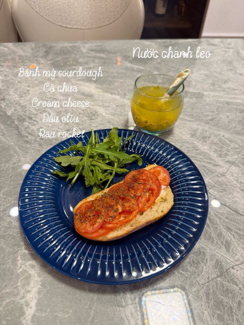 Bà bầu 9X vừa chia sẻ những bữa ăn dinh dưỡng, dễ làm trong thực đơn, ngoài ra, cô còn chăm tập thể dục mỗi ngày.