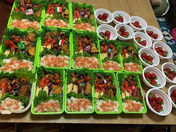 Gia đình nhỏ nổi tiếng sống kỷ luật, giữ thói quen đi dã ngoại thường xuyên để gắn kết các thành viên.