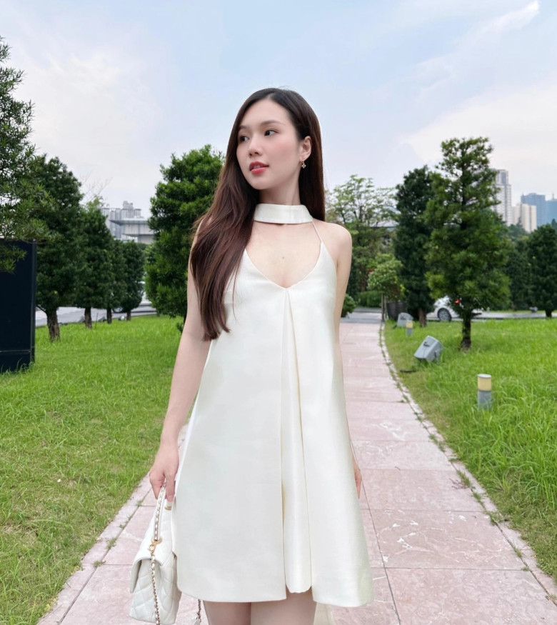 Cô y tá xinh đẹp amp;#34;cả nước biết mặtamp;#34; trên VTV, giờ đã sinh con với chồng đại gia, mặc bikini sau sinh đẹp nhức nhối - 2
