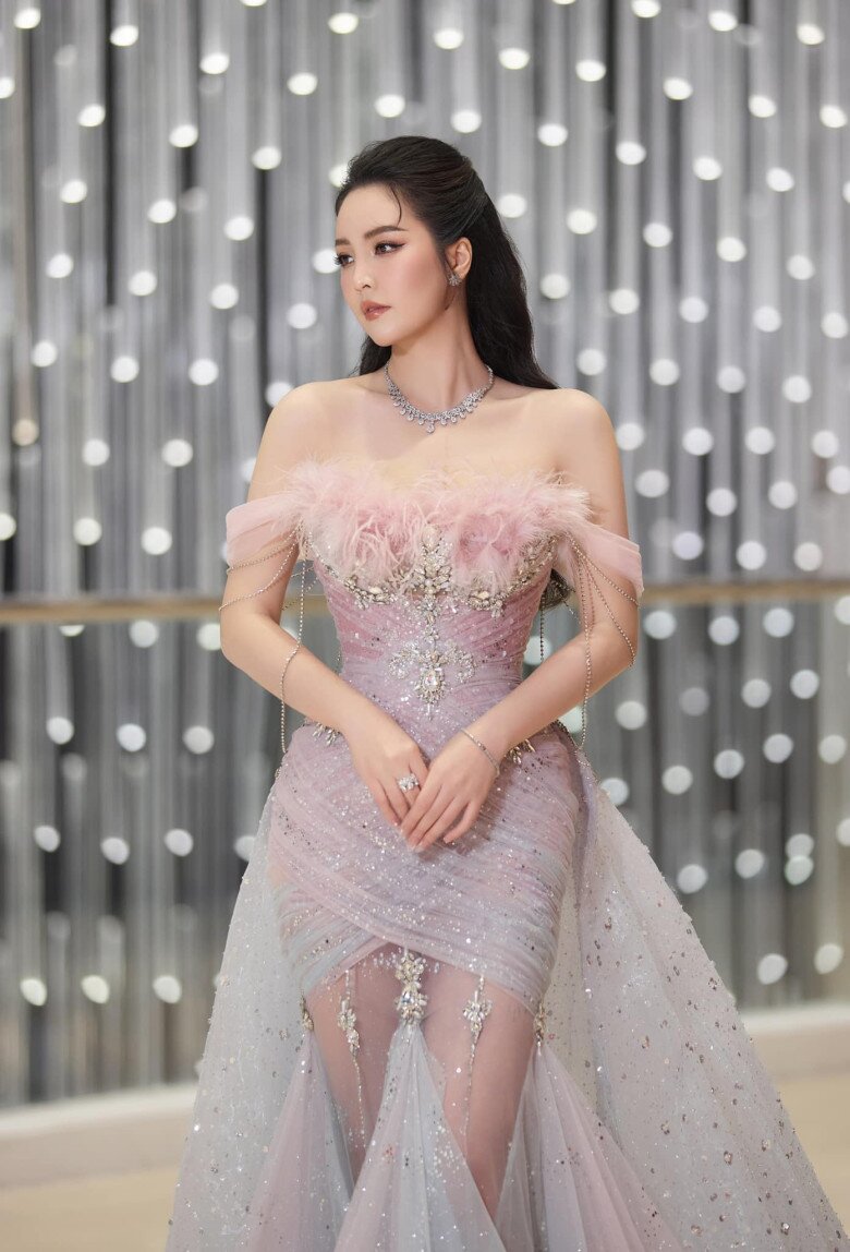 MC Đài truyền hình Việt Nam cao 1m71 bế bụng bầu dẫn bản tin, sinh 2 con cho chồng đại gia giờ dáng đẹp amp;#34;bỏng mắtamp;#34; - 12