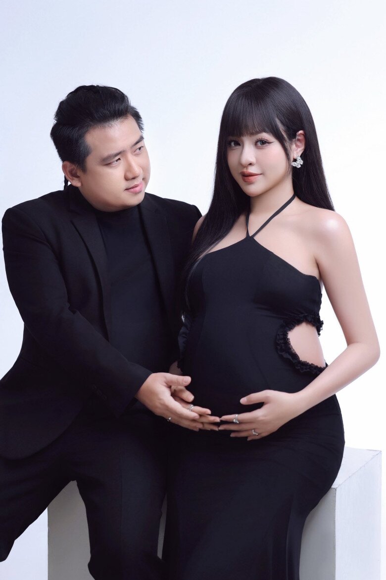 Ông xã đồng hành ấm áp cùng 10X trong giai đoạn bầu bí và nuôi con, thường xuyên tạo bất ngờ cho vợ bằng các món quà giá trị.