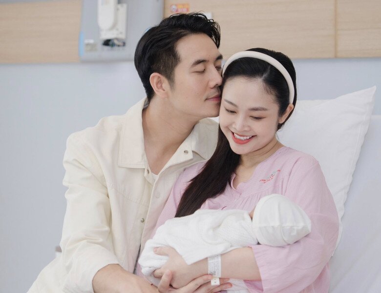 MC có nụ cười đẹp nhất VTV gần 40 tuổi mới cấn bầu giờ xinh như thiếu nữ, chồng trẻ là công an amp;#34;cả nước quen mặtamp;#34; - 5