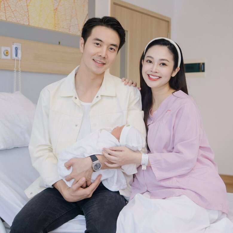 Bước xuống bàn đẻ, mẹ một con gây thương nhớ bởi nhan sắc cực phẩm.