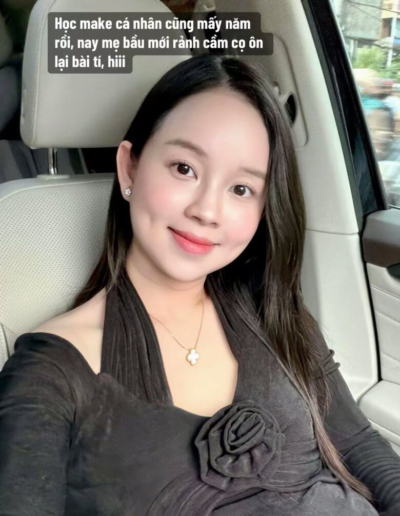 Hot girl Nhật ký Vàng Anh khoe dáng nuột nà sau 1 tháng sinh con với chồng công an, mẹ 3 con vẫn amp;#34;trông mòn con mắtamp;#34; - 9