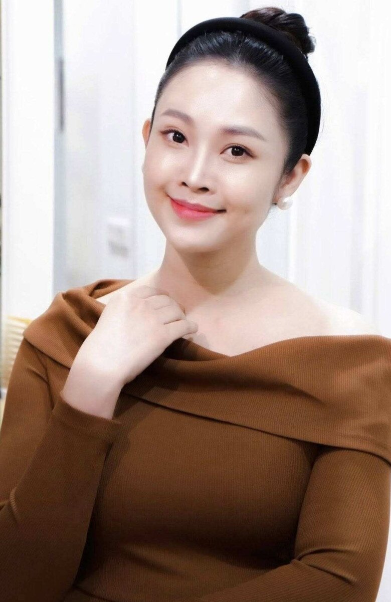 MC có nụ cười đẹp nhất VTV gần 40 tuổi mới cấn bầu giờ xinh như thiếu nữ, chồng trẻ là công an amp;#34;cả nước quen mặtamp;#34; - 2