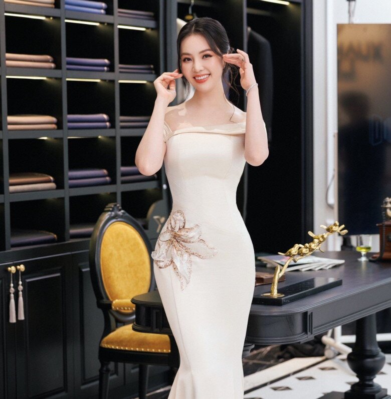 Trong loạt ảnh mới, Thuỵ Vân ghi điểm bởi vóc dáng nuột nà sau 9 tháng sinh con.