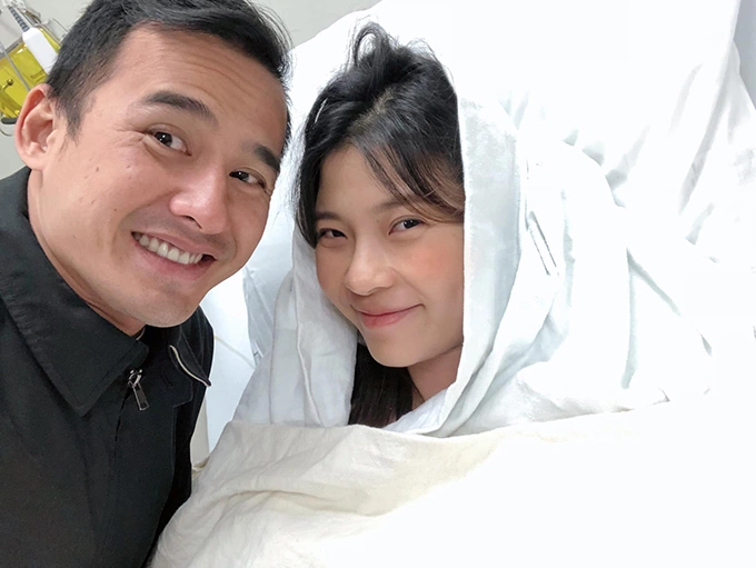 Nữ diễn viên đi đẻ vẫn xinh đẹp, làn da mộc mạc trắng mịn, không son phấn cầu kỳ.