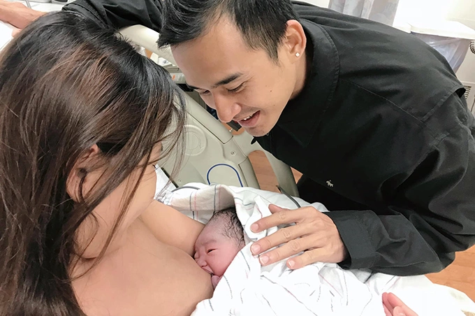 Nữ diễn viên chịu cơn đau chuyển dạ 12 tiếng khi sinh con ở Mỹ.