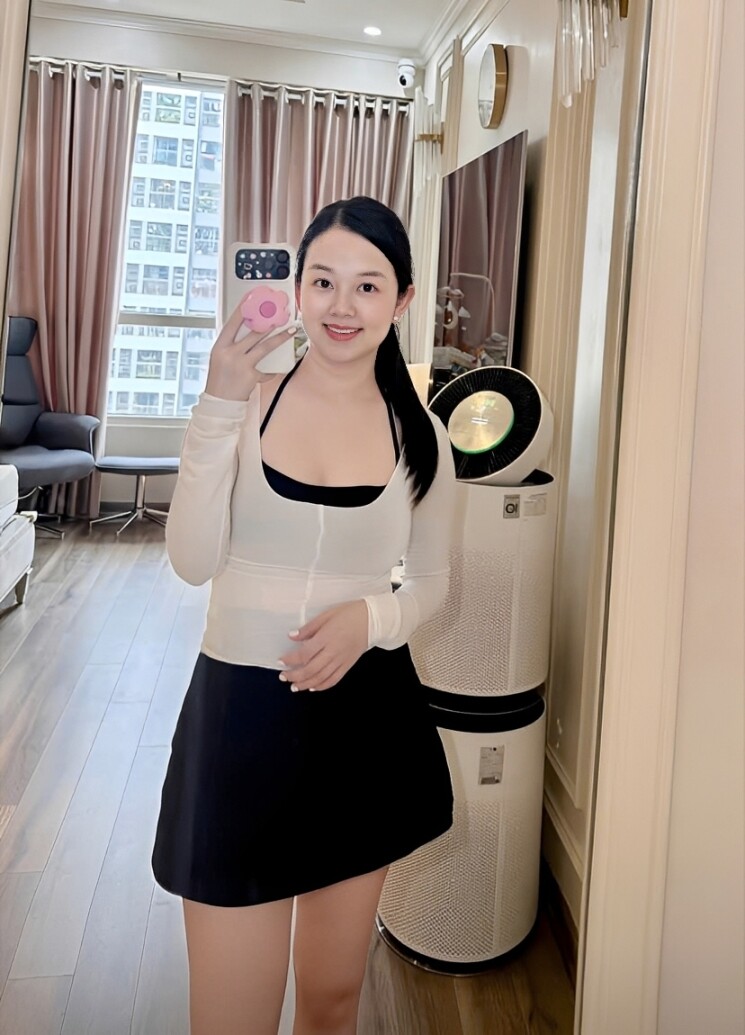 Ly Kute khoe dáng sau khoảng 1 tháng sinh con thứ 3, tiết lộ về lại cân nặng 50kg.