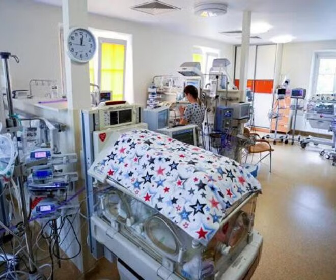 Ê-kíp bác sĩ và sản phụ chuẩn bị tinh thần chào đón 5 thiên thần nhỏ, thì bất ngờ xảy ra vào phút cuối.