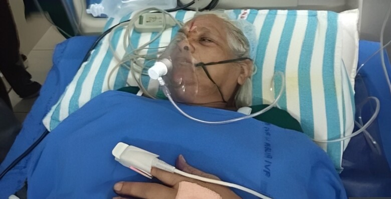 Cụ bà mang thai và sinh con thuận lợi nhờ sự hỗ trợ của đội ngũ y tế.