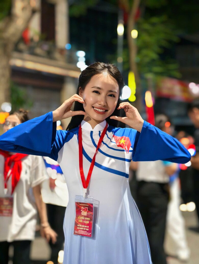 9X được nhận xét lão hoá ngược khi đã 34 tuổi và qua sinh nở, sắc vóc chẳng kém cạnh thời son rỗi.