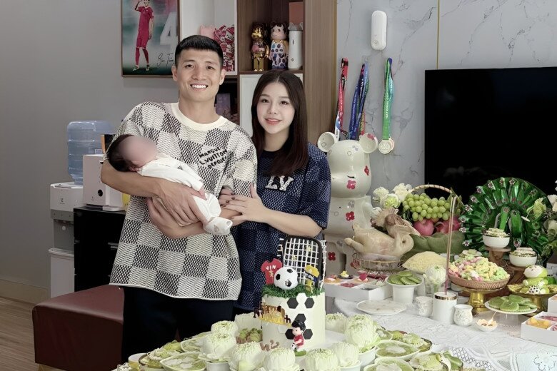 Mẹ 3 con thon gọn thấy rõ tại tiệc đầy tháng của con trai út.