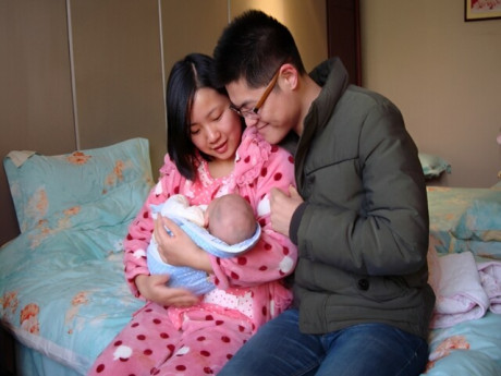 Bà bầu - Vợ đẹp bỗng rủ đẻ thêm sau nhiều năm “kế hoạch”, ngày đứa trẻ chào đời, người chồng biết mình đã bị lừa