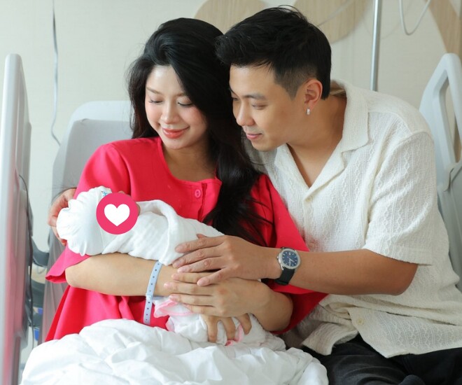 Hot girl Hàn Hằng sinh con với chồng thiếu gia cách đây 8 tháng.