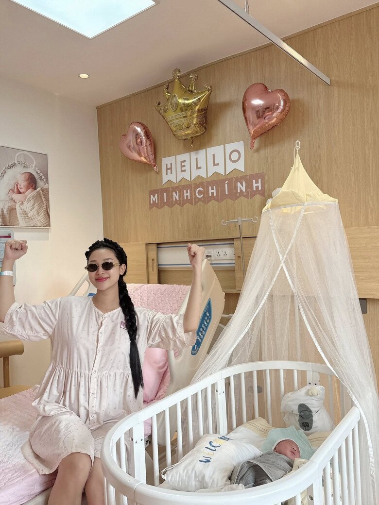 9X sinh thường con trai đầu lòng, đi đẻ vẫn xinh.