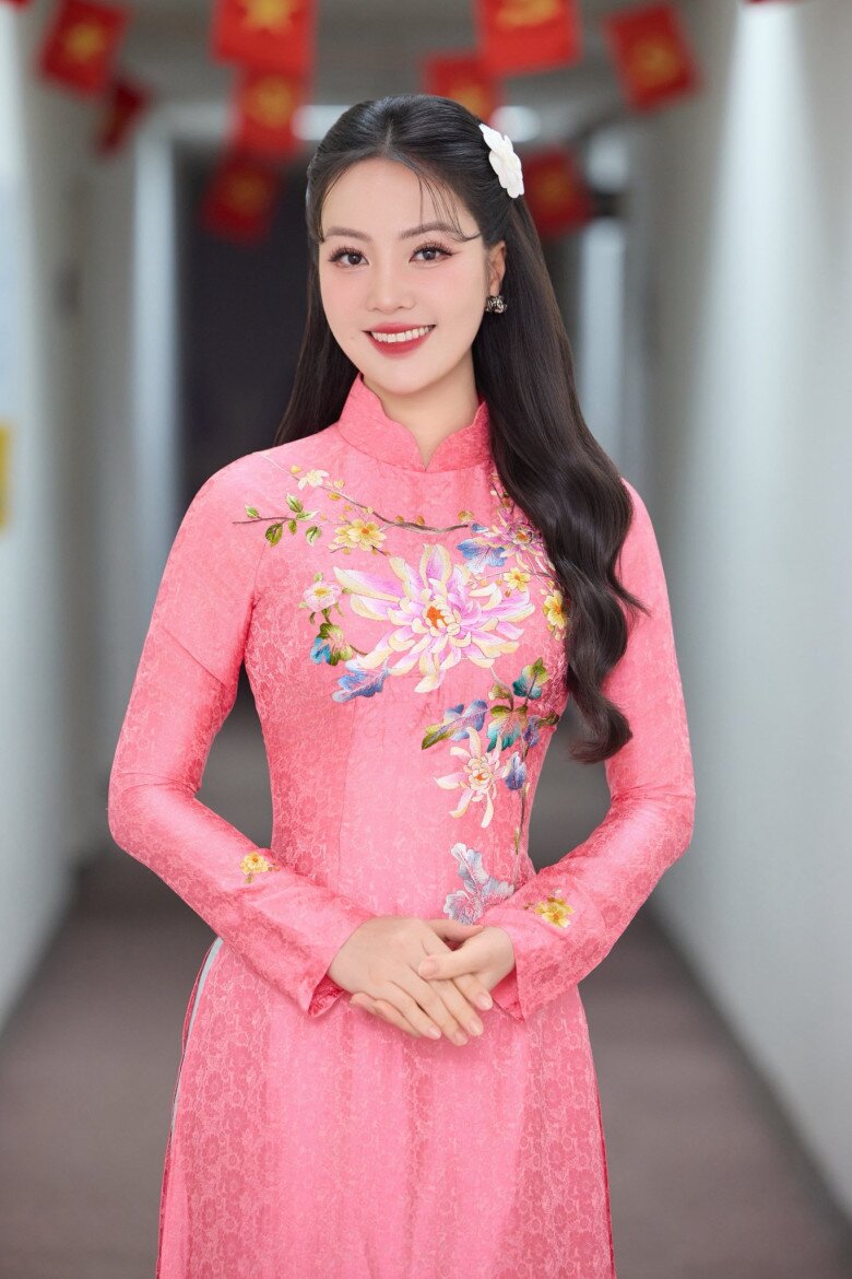 MC VTV 39 tuổi bế bụng bầu lên dẫn bản tin giờ đẹp nõn nà, vừa nuôi con với chồng giám đốc vừa lấy bằng Thạc sĩ - 7
