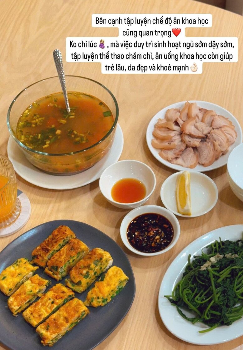 Nữ MC chủ yếu ăn cơm nhà tự nấu, cân bằng các nhóm dinh dưỡng.