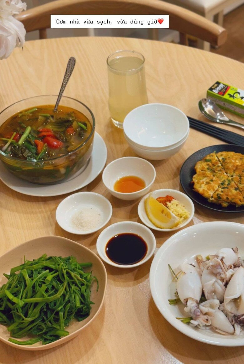 MC thời tiết đẹp nhất nhì VTV khoe dáng bầu trong váy xuyên thấu, sinh con trai khôi ngô, là bản sao của bố đại gia - 10