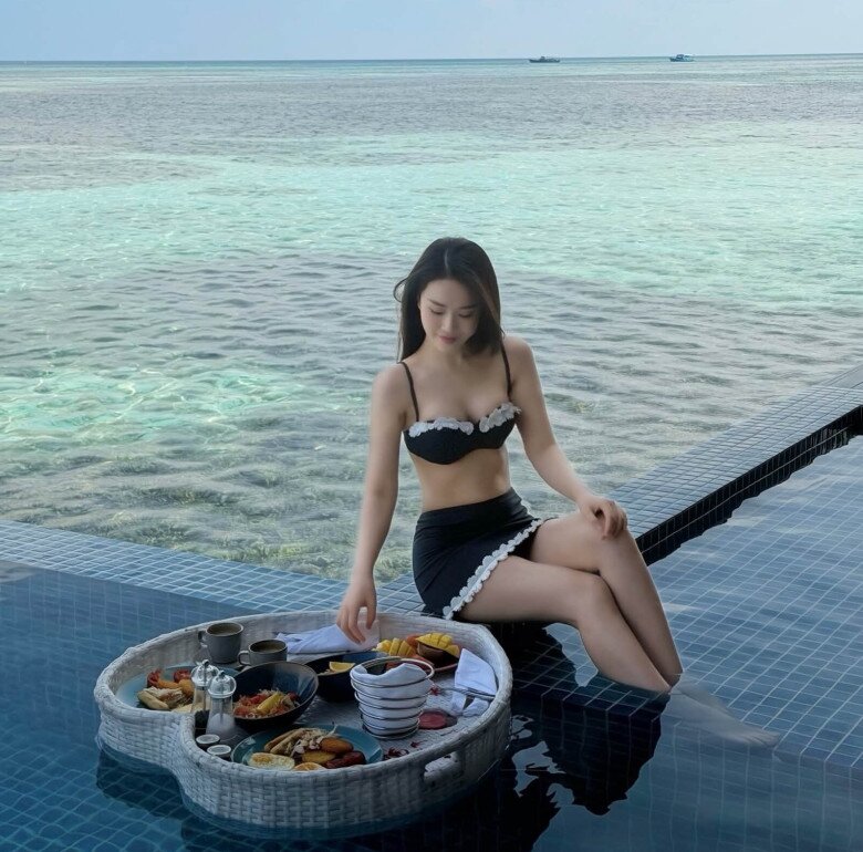 MC trẻ xinh VTV sinh 2 con với chồng Tiến sĩ, đẻ xong khoe cơ bụng số 11 cực phẩm, diện bikini đẹp hút mắt - 8