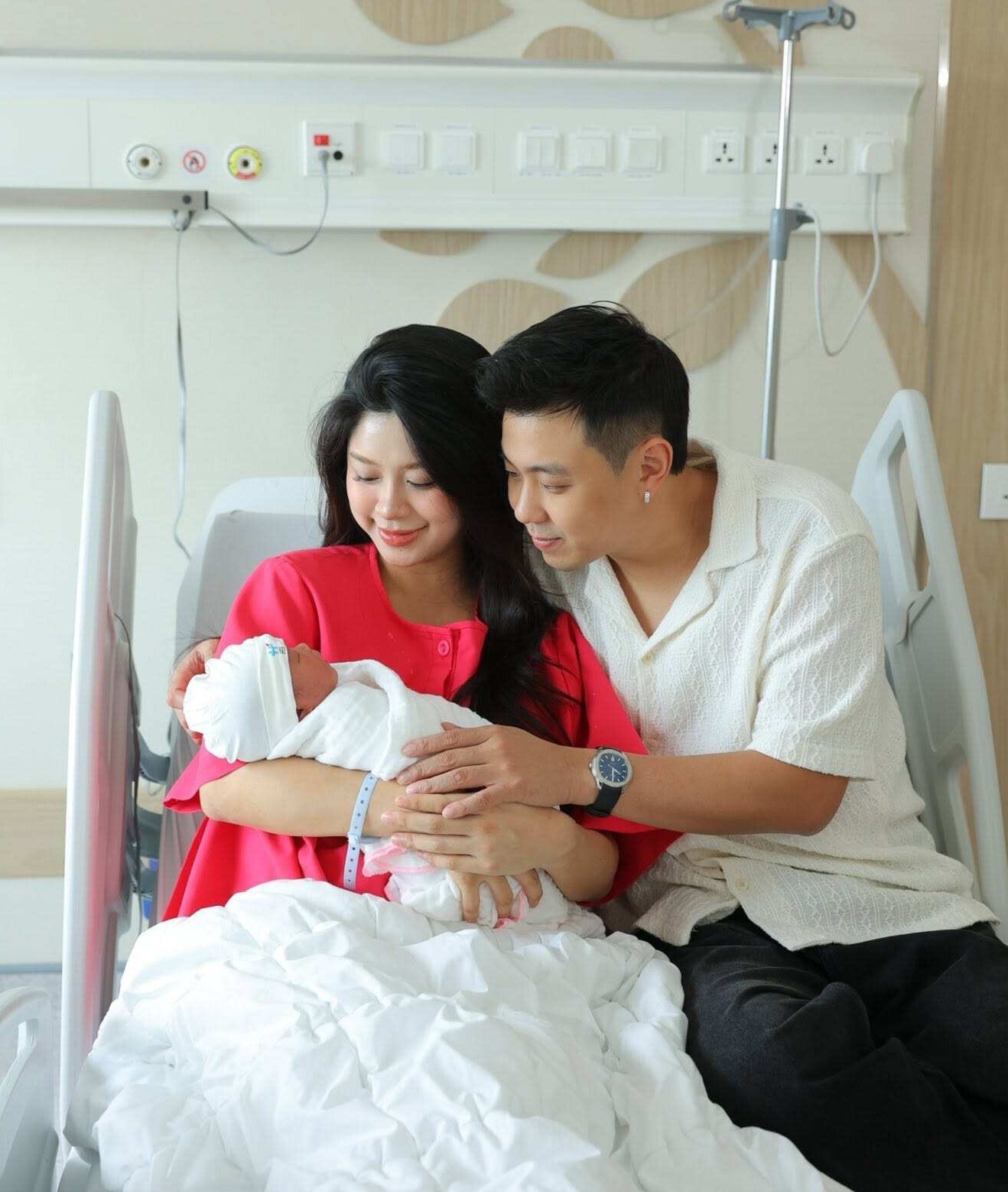 Mới đẻ con cho chồng thiếu gia, mỹ nhân Thanh Hóa nay khoe dáng với đồ tắm sexy, body mẹ một con mòn con mắt - 12