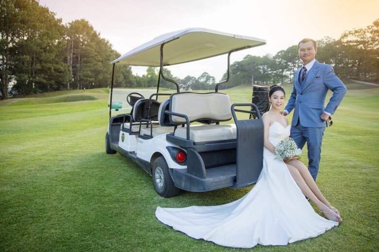 Mỹ Ngọc lần đầu gặp ông xã ở sân golf, đồng hành cùng nhau nhờ có chung đam mê với bộ môn này.