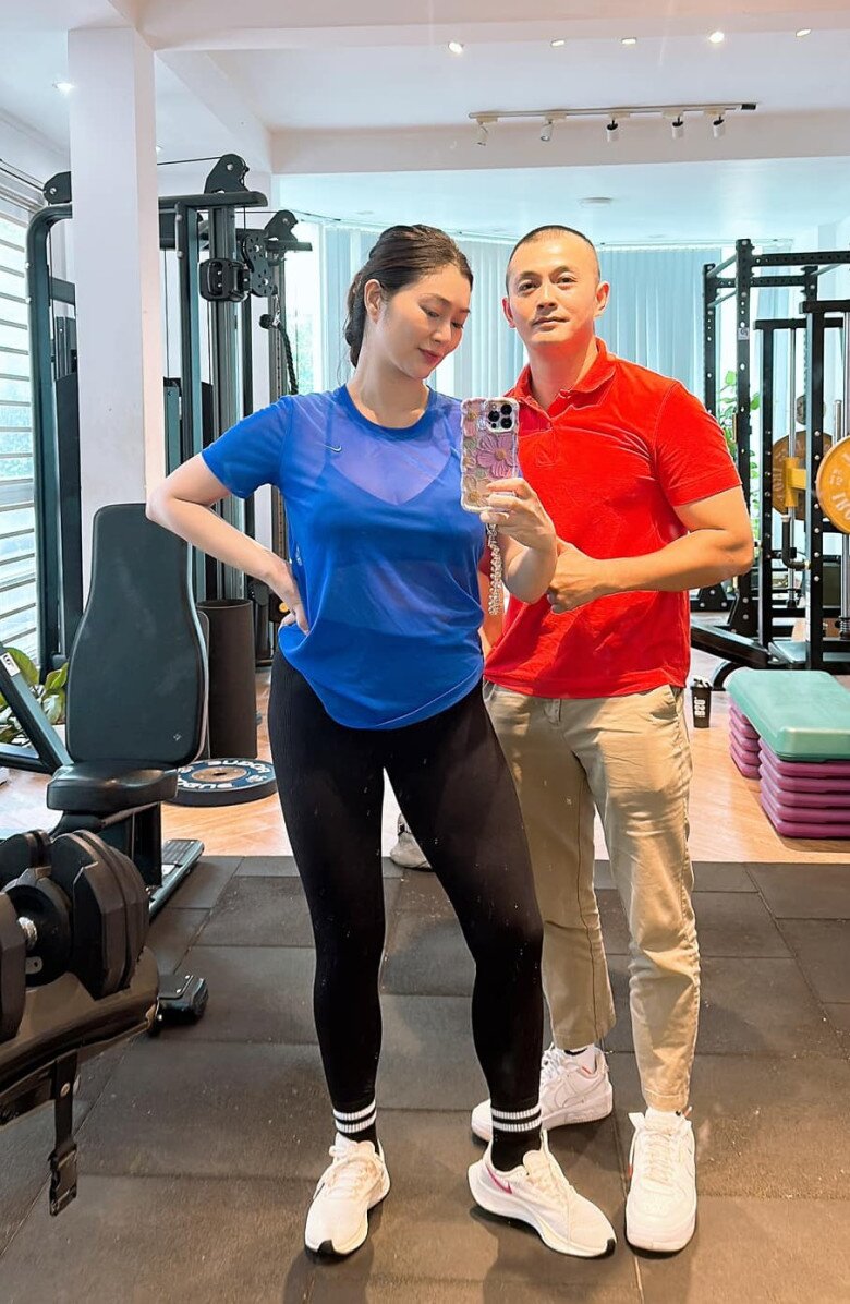 Cô tập luyện với HLV để giữ dáng khi sức khoẻ đã phục hồi.
