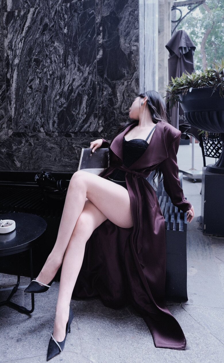 Loạt ảnh khác cũng hot không kém của hot mom Hà thành, được nhận xét như chưa có cuộc đi đẻ nào.