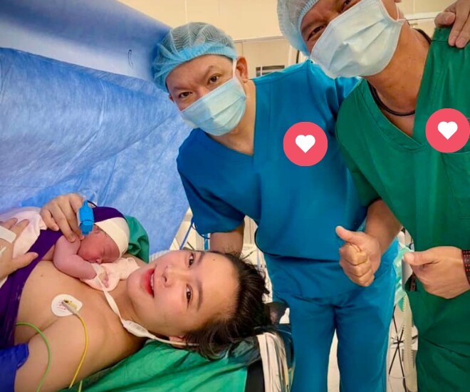 Khoảnh khắc xúc động Mỹ Ngọc da kề da với con đầu lòng cách đây gần 2 năm.