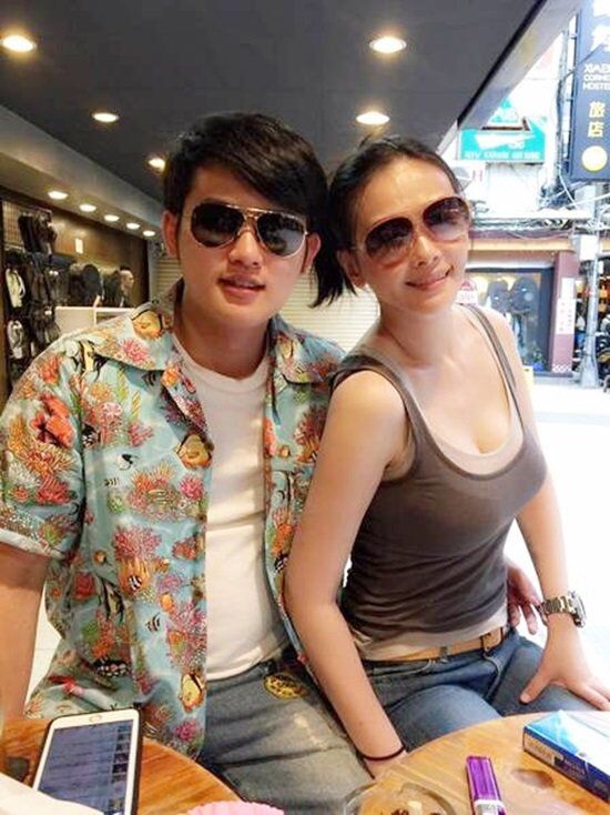 Chồng trẻ thấy thương vợ nên bảo cô đừng cố gắng sinh con nữa.