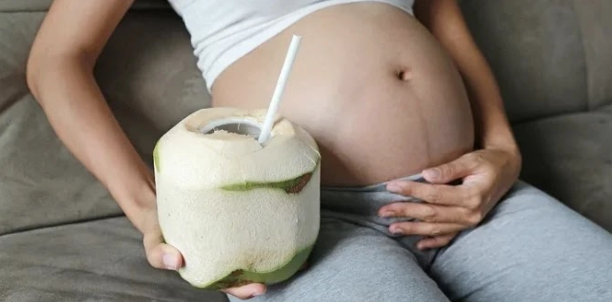 Sự thật khoa học lời đồn mẹ bầu chăm uống nước dừa, con sinh ra da trắng bóc - 3