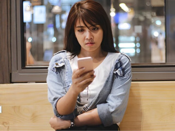 Chồng lưu tên vợ là "quỷ già", tôi lén đổi thành "quý giá" và phát hiện ra màn kịch hoàn hảo của anh