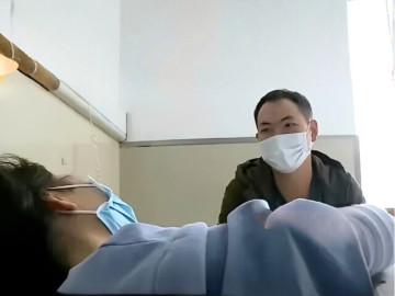 Nghe tin vợ cũ nguy kịch, người đàn ông 30 tuổi bán hết tài sản đến viện chăm, không ngờ gặp cậu bé gọi mình là bố