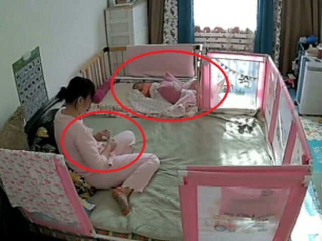 Camera giám sát ghi lại cảnh giúp việc có hành động lạ, người mẹ bật khóc khi hiểu rõ sự tình
