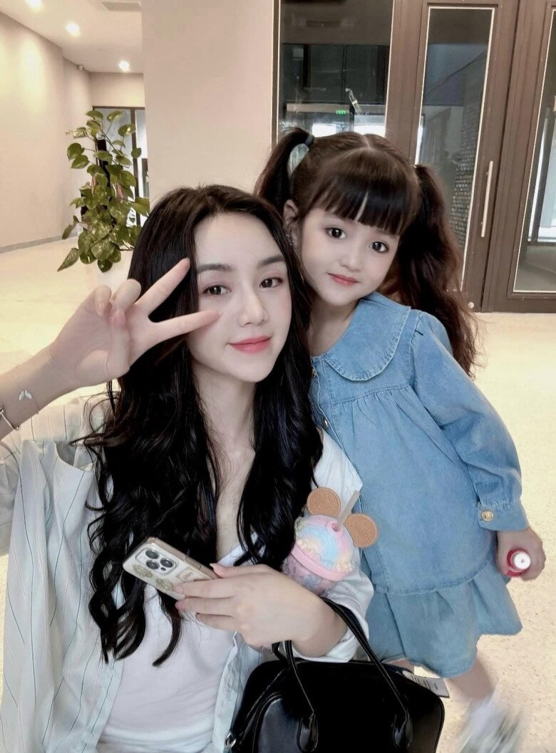 Bé gái HN chuyên đóng vai chính phim giờ vàng VTV vì quá xinh, mẹ ruột nói về vết bớt đặc biệt trên mặt con - 3