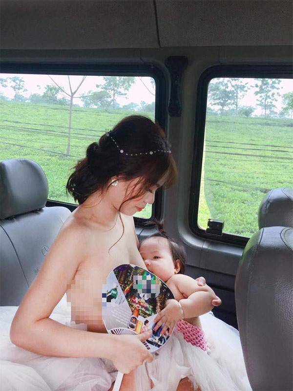 Hình ảnh cô dâu xinh đẹp Nguyễn Thị Oanh, sinh năm 1994, Phú Thọ phải cho con ti sữa ngay trên xe hơi từng gây xôn xao. Bà mẹ khéo léo dùng chiếc quạt để che đi sự nhạy cảm, nhận được lời khen ngợi hết nấc vì cảnh đẹp và tình mẫu tử thiêng liêng. “Có con đi chụp ảnh cưới cùng vui lắm, chỉ là hơi khác với hành trình làm vợ, làm mẹ của mọi người khác thôi. Người ta cưới xong rồi mới làm mẹ, còn mình thì làm mẹ rồi mới cưới”, chị Oanh chia sẻ.